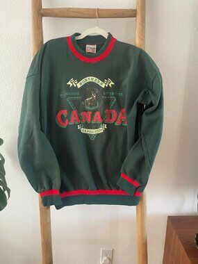 Vintage 90s Cityscape Canada Sweatshirt Northern Wilderness Adventure Expedition